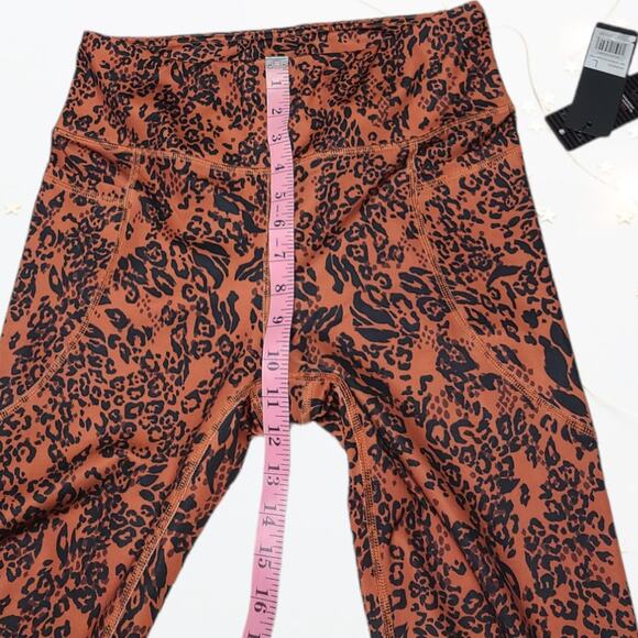 Bebe Mocha Animal Print Logo Activewear Capri Fashion Leggings ~ size Large - Picture 7 of 8